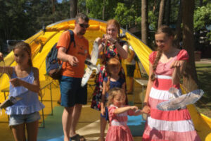 В мастер-классе по изготовлению объемных фигурок сов участвовали семьями